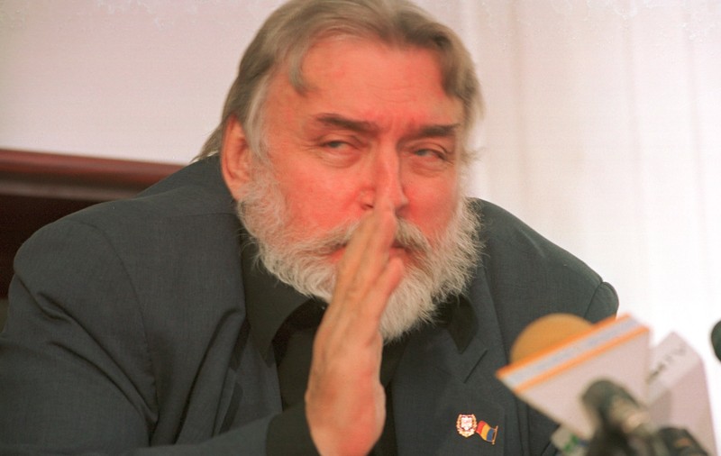 Adrian Păunescu, protectorul Științei, ar fi împlinit 72 de ani. CS U Craiova i-a adus un omagiu