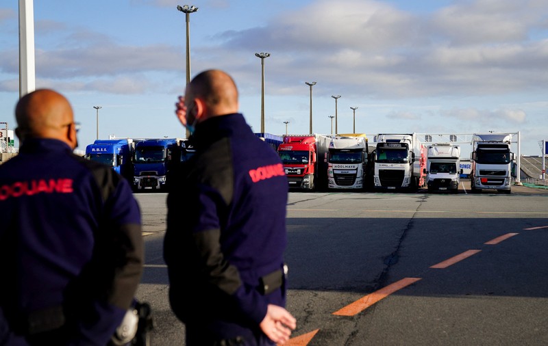 Un șofer român de TIR a primit 8.000 de euro ca să ducă din Spania în Suedia canabis de 1,5 milioane de euro, ascuns între 14 tone de legume