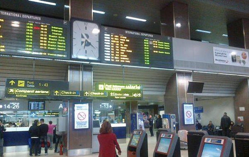 Aeroporturile și vămile spre vest au fost ”ocupate” de sute de mii de oameni!