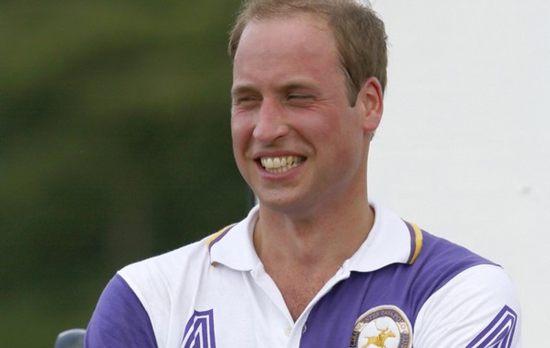 Toată lumea ÎL AŞTEAPTĂ cu SUFLETUL LA GURĂ, numai tatăl lui SE RELAXEAZĂ! Cum îşi petrece prinţul William timpul până la venirea pe lume a primului său copil! FOTO
