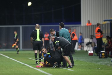 Albin s-a accidentat în minutul 4 al partidei cu CFR Cluj. Foto: Vlad Chirea (Libertatea)
