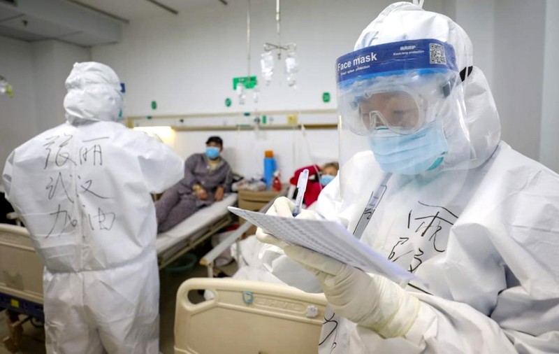 Aproape 1.800 de oameni au murit de coronavirus. Numărul de cazuri din China reîncepe să crească