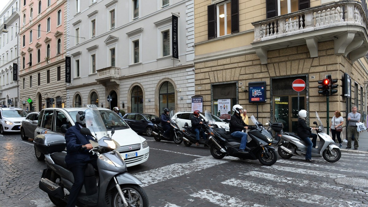 Autoritățile din Milano vor să reducă drastic numărul mașinilor din oraș