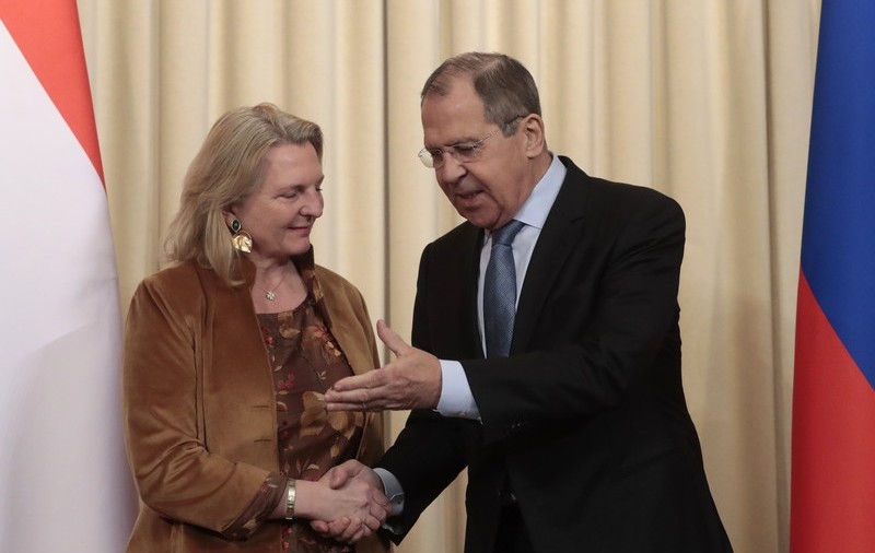 „Fabricile devin muzee fără gazul rusesc”. Editorial al controversatei Karin Kneissl, fost ministru austriac de externe, într-un ziar de la Moscova