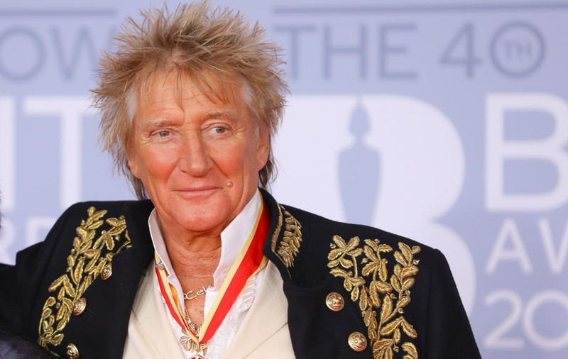 Rod Stewart a închiriat o casă în Anglia pentru o familie ucraineană de șapte persoane și plătește toate utilitățile