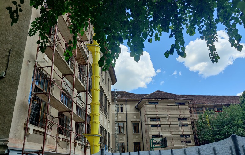 După doi ani, au început lucrările de reabilitare a Colegiului „Mihai Eminescu”