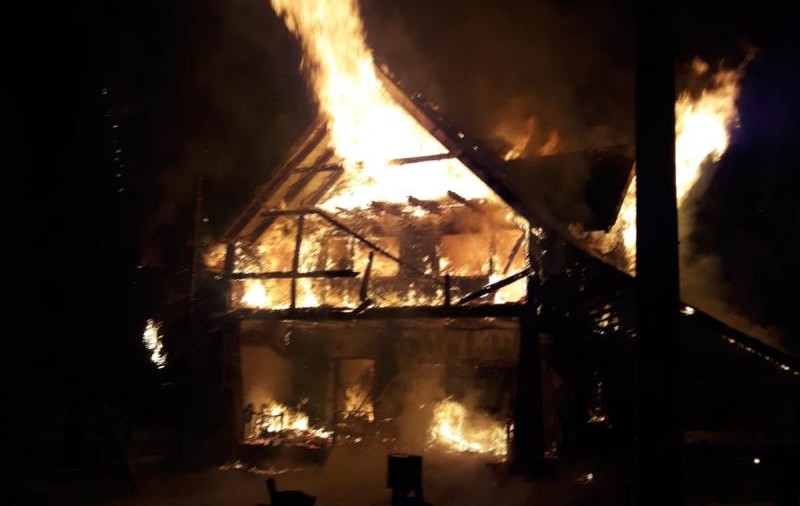 Cabană din Alba, arsă complet într-un incendiu. Imaginea dezastrului