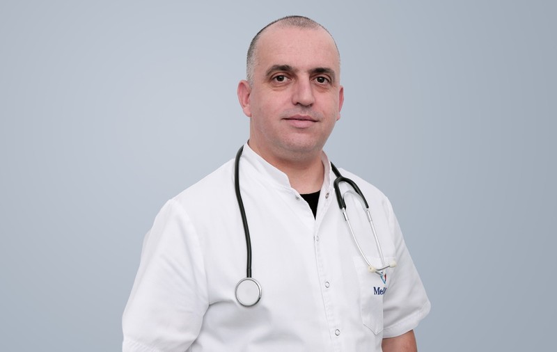 [Medici Buni] Dr. Bello Aleksander, cardiolog la MedLife Favorit: „Nu pot să despart activitatea din cabinet de cea din afara cabinetului”