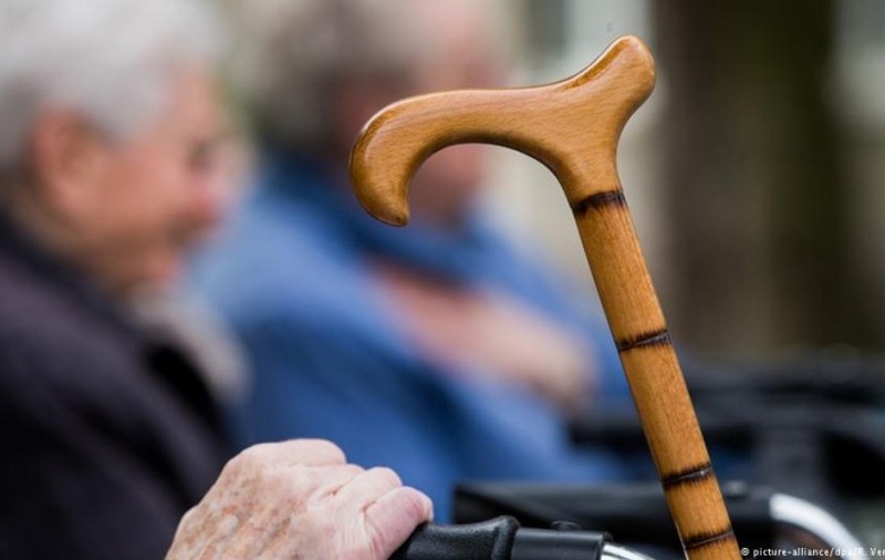 Rușinea de a fi pensionar în România. Despre baubaul care anunță neputința, sărăcia, bolile și moartea