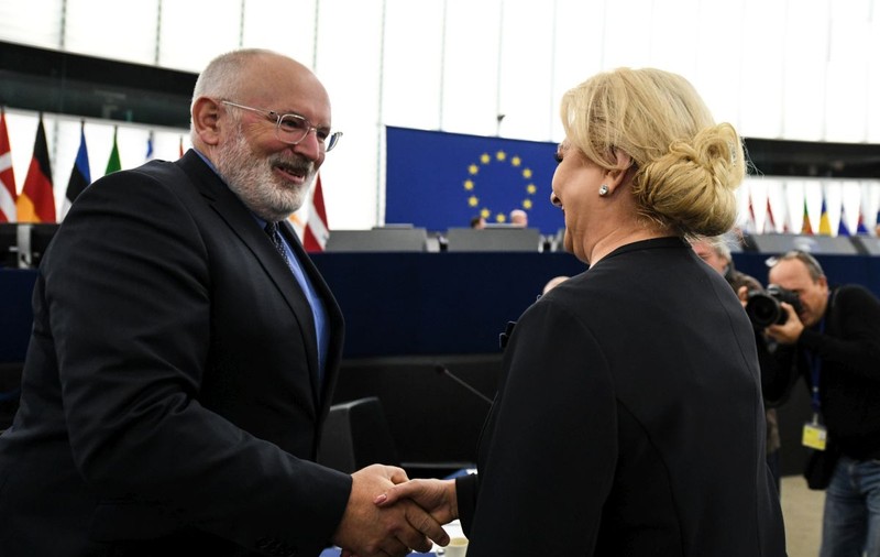 Viorica Dăncilă i-a spus lui Timmermans că nu va adopta, vineri, OUG pe Codurile penale