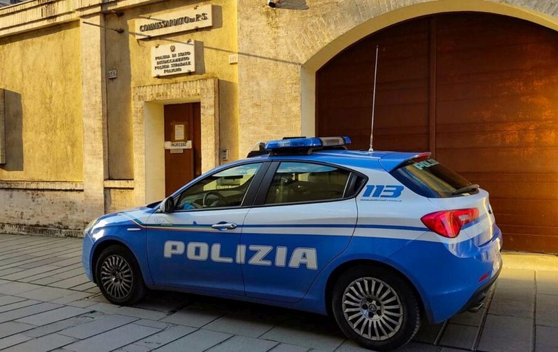 Un român din Italia și-a bătut cu sălbăticie vecinul, din cauza unui câine agresiv