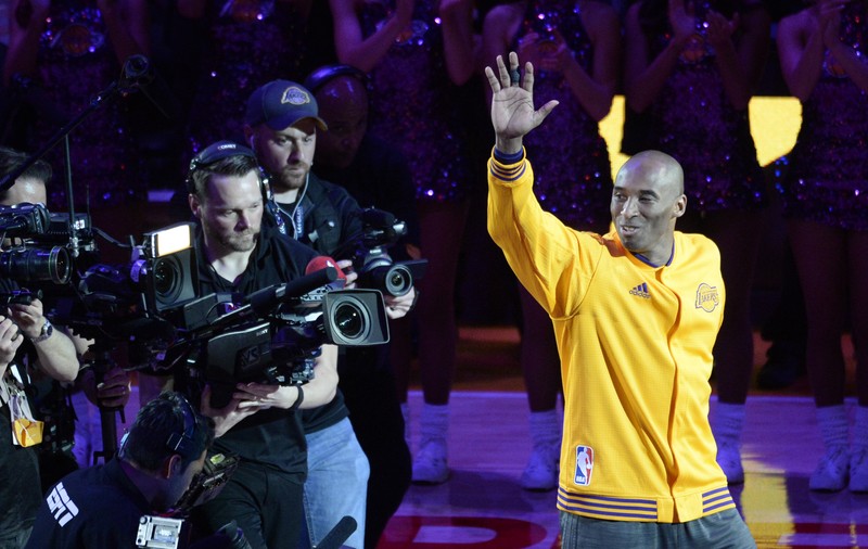 Noapte magică în NBA! Kobe Bryant a marcat 60 de puncte la meciul de adio! Golden State - cea mai bună echipă din istorie, în sezonul regular!