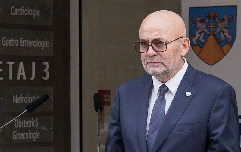Imagini incredibile cu managerul pus politic la Spitalul din Suceava, devenit o catastrofă COVID-19: ”Ăăăăă. Grija noastră e aceea de a asigura medicamentele cele mai scumpe”