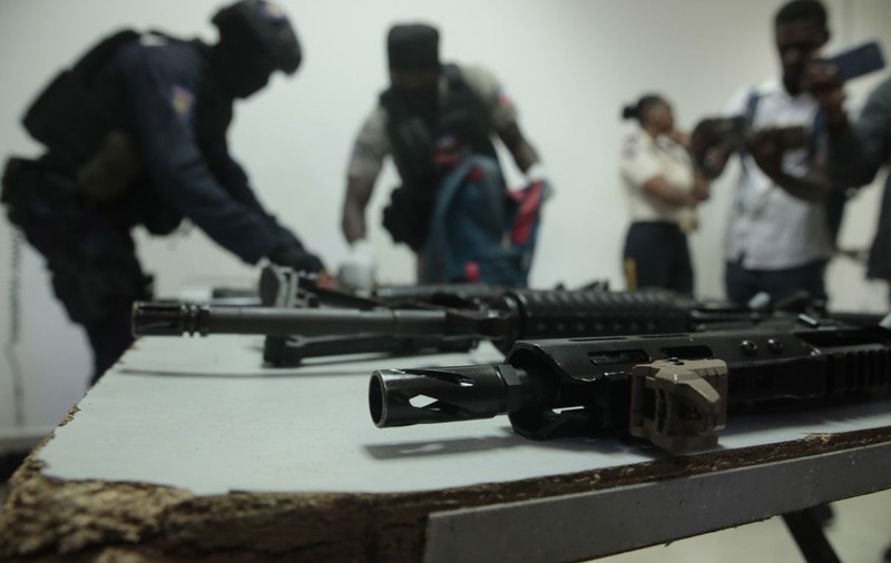 Cazul neobișnuit al profesorului de matematică devenit șef al unei bande criminale violente. Tocmai a sfârșit împușcat în propria casă