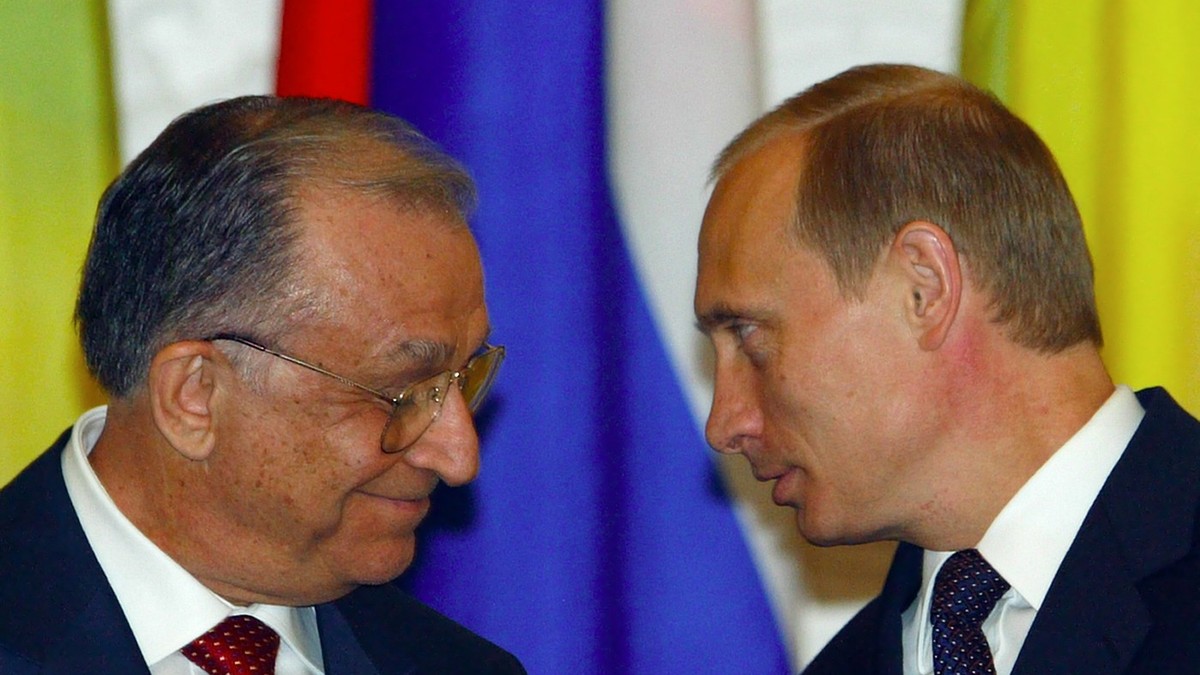 4 iulie 2003, Moscova - Ion Iliescu și Vladimir Putin au semnat Tratatul privind relațiile prietenești și de cooperare dintre România și Federația Rusă Foto: Profimedia