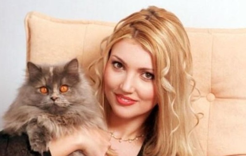 Cum arată și cu ce se ocupă acum Iulia Frățilă, fosta asistentă a lui Florin Călinescu. Are 45 de ani și trăiește în Statele Unite