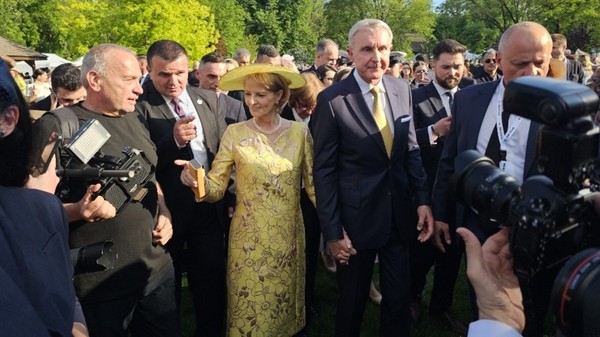 Margareta și Radu Duda au celebrat duminică, 10 mai, printr-un Garden Party la Palatul Elisabeta, 160 de ani de la fondarea Casei Regale și a Statului român modern. Foto: Cristian Otopeanu / Libertatea
