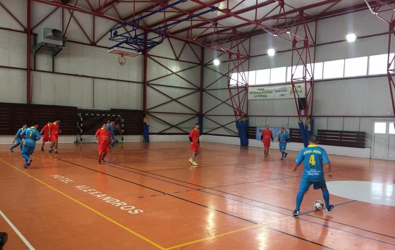 Senatorii îi provoacă pe colegii deputați la un meci de fotbal; Savin: Le-am luat și echipament, măsura XL, sunt mai dolofani decât noi