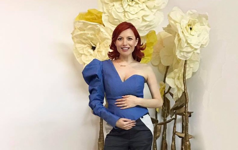 Elena Gheorghe, prima ieșire în public după ce a anunțat că este gravidă. “La party cu bebeleto”