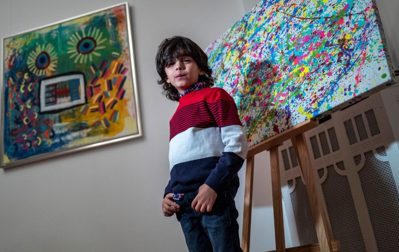 Puștiul-minune de 12 ani care primește 50 de euro pe lună bani de buzunar, chiar dacă tablourile lui se vând și cu 30.000 de euro
