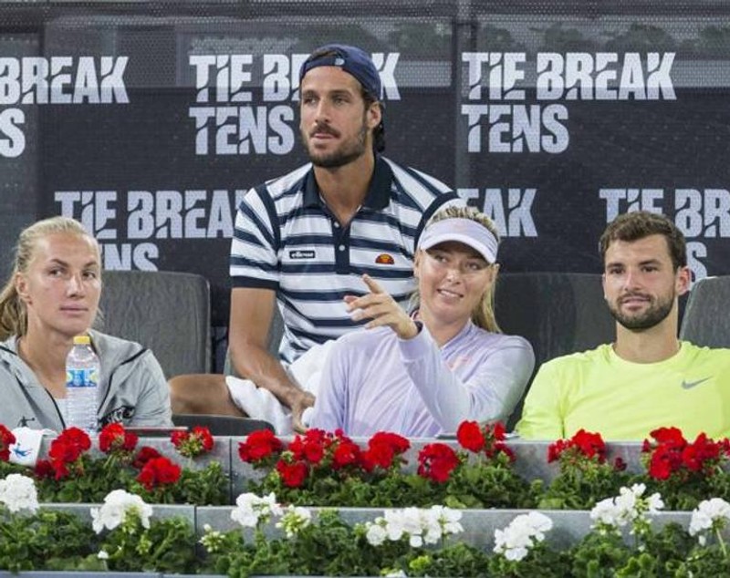 Halep stă în umbra Sharapovei! Nepăsător Simona privea cum Maria se giugiulea! GALERIE FOTO
