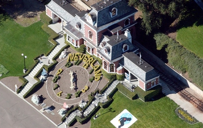 Michael Jackson vinde sau nu Neverland?