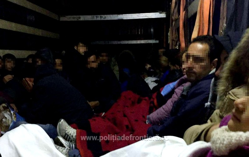 Traficanții de persoane, mână-n mână cu polițiștii de frontieră. Drumul migranților ilegali spre Europa trecea pe la Vama Nădlac