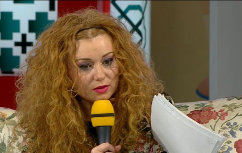 Veronica A. Cara A ARĂTAT CONTRACTELE BIANCĂI DRĂGUŞANU cu DIVERSE TELEVIZIUNI! Iată CE PRETINDE CĂ A FĂCUT PENTRU ROŞCATĂ!