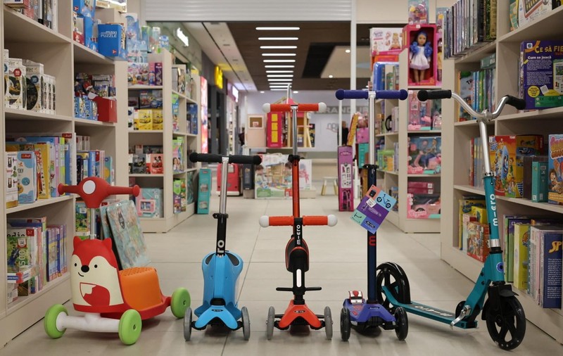 Trotinetă cu scaun sau fără scaun – ce este mai potrivit pentru copiii mici