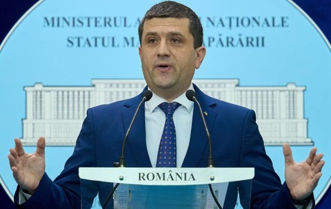 Radu Miruța, ministrul român al Apărării, susține o conferință de presă la sediul ministerului. Ministrul român al Apărării