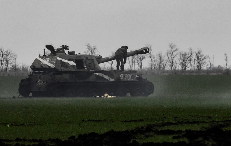 Șeful Pentagonului spune că armata rusă se confruntă cu o criză de muniții, deși Medvedev îl contrazice