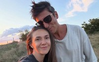 Adela Popescu și Radu Vâlcan la Șușani | sursa foto: Facebook Antena 1