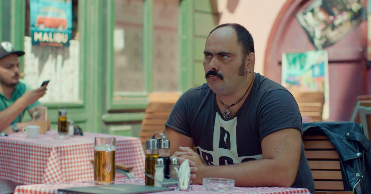 La proba pentru rolul Ariciu’, din Liber ca pasărea cerului, actorul Adrian Anghel i-a rupt regizorului un scaun de epocă | FOTO