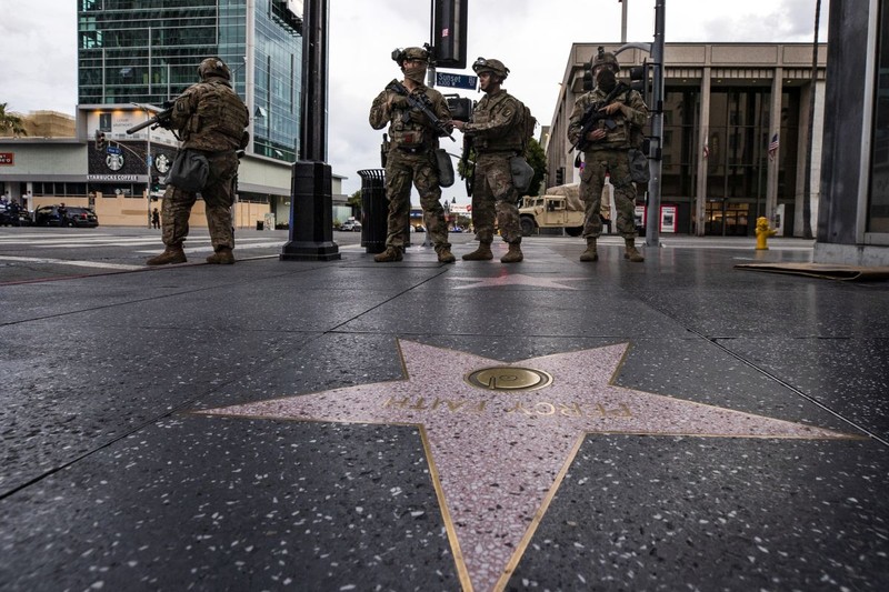 Militari din Garda Națională, pe Walk of Fame în Hollywood | FOTO: EPA