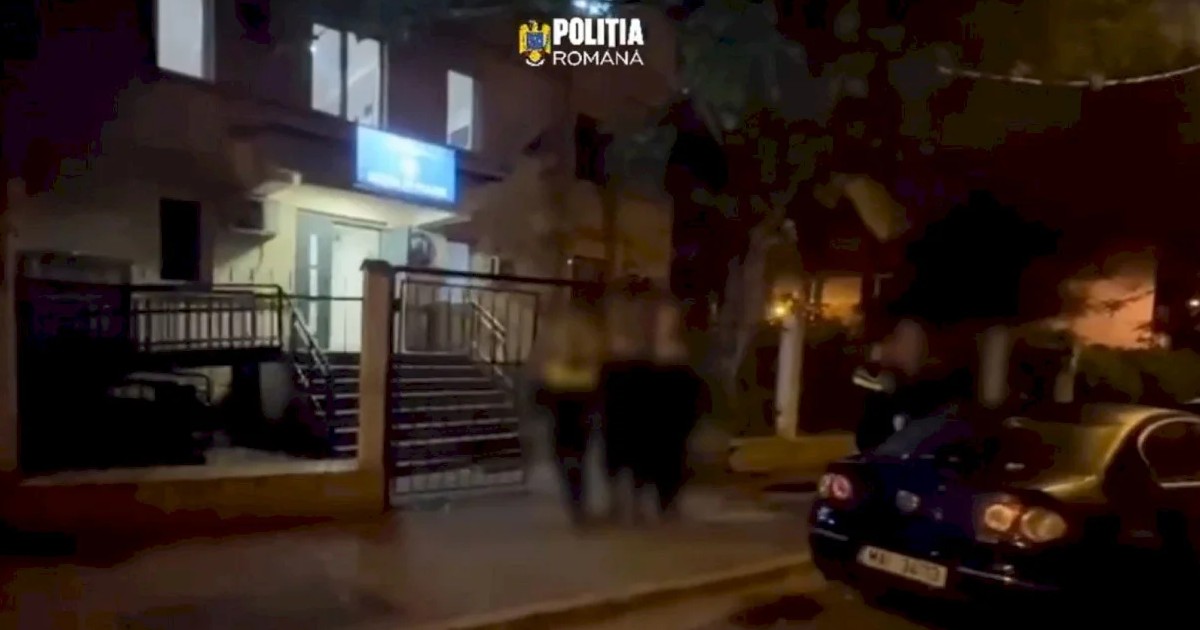 Bătaie cu ciocanul de șnițele în stradă, în București. Agresorul a fost reținut. Foto: Captură video.