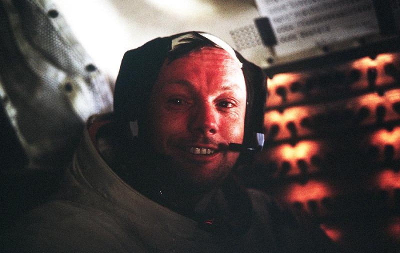 Aşa a păşit pe lună Neil Armstrong. Astronautul a murit la 82 de ani. Vezi FOTOGRAFII UNICE