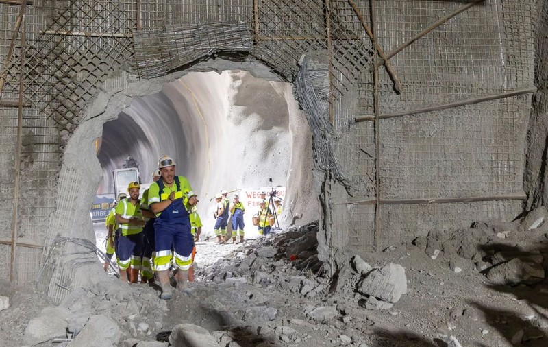 Are 55 km și va costa 10 miliarde de euro: tunelul mamut Brenner care leagă două țări prin inima Alpilor a fost străpuns