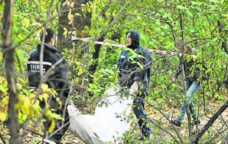 Copil de 12 ani, găsit mort într-o pădure din Suceava. Poliţiştii cred ca a fost ucis