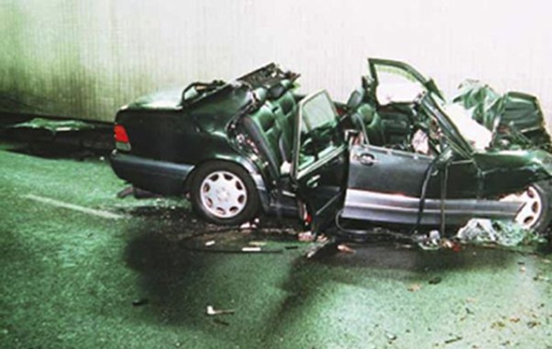 Prinţesa Diana s-a logodit cu Dodi Al-Fayed cu câteva zile înainte de accidentul de la Paris
