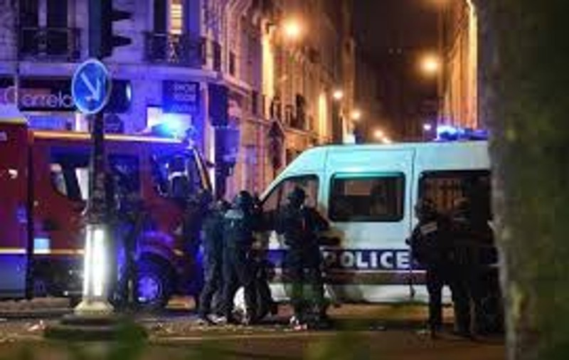 Încă doi suspecți au fost reținuți în cazul atentatelor de la Paris