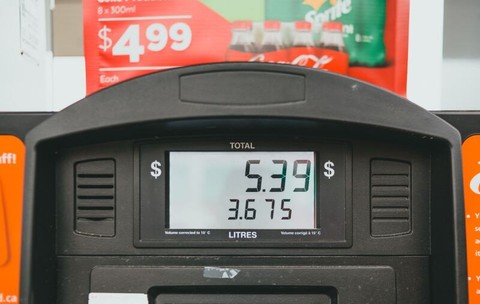 Petrolul Brent a urcat la 102,05 dolari pe baril pe 9 septembrie 2026. Cum ajunge scumpirea în prețuri