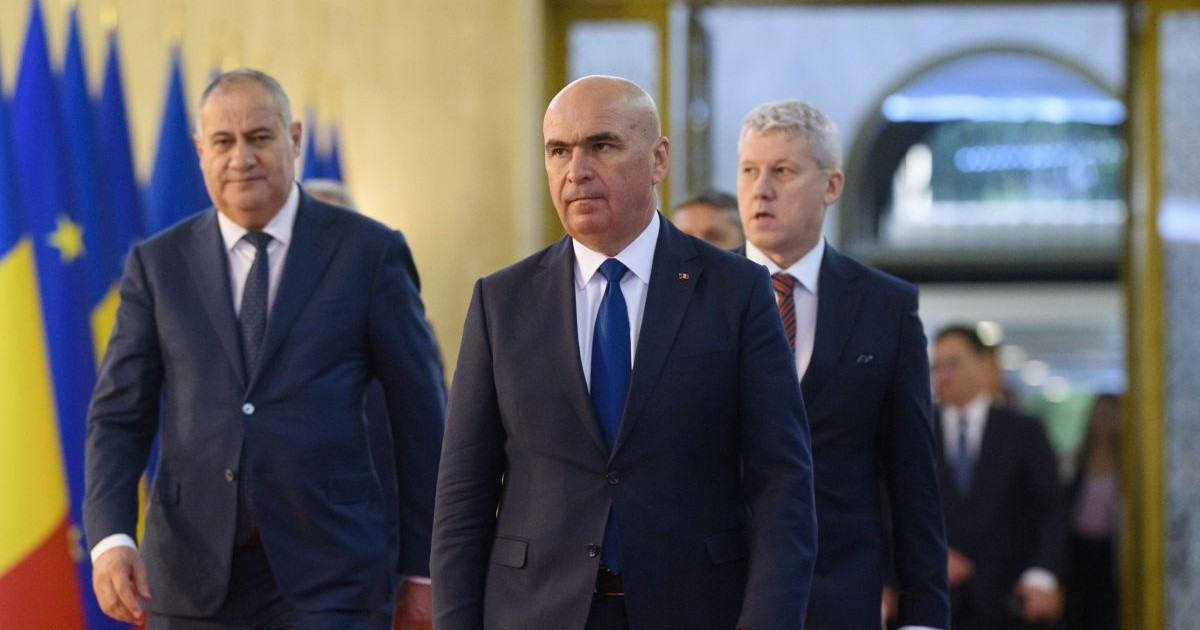 Membrii Guvernului, în frunte cu premierul Ilie Bolojan, sosesc la Palatul Victoria pentru a participa la prima sedinta de Guvern, luni, 23 iunie 2025