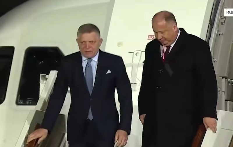 România i-a permis lui Robert Fico să zboare la Moscova prin spațiul ei aerian, după ce balticii i-au interzis survolul I VIDEO