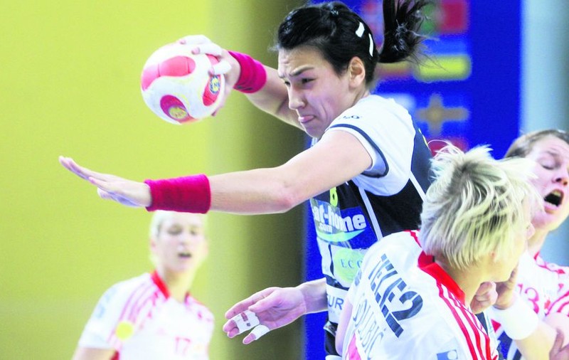 Exclusiv / Cristina Neagu, cea mai valoroasă handbalistă a României, are de recuperat  80.000 € de la Rulmentul Braşov 