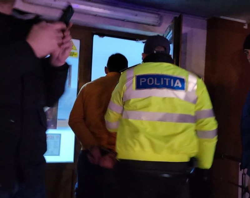Doi tineri au evadat din arestul Poliției Vrancea. Au fost prinși după aproape trei ore de căutări