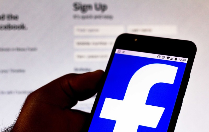 Facebook și Instagram au picat timp de o oră în mai multe țări, inclusiv în România