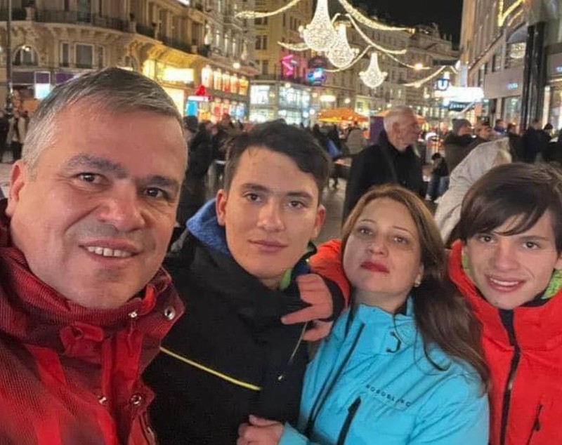 La ce facultate studiază fiul cel mare al lui Adrian Veștea: „Sunt mândru de tatăl meu”. Mezinul familiei se pregătește de Bacalaureat