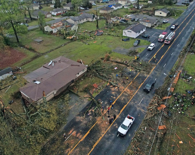 Zone întinse din SUA au fost lovite de tornade. „Distrugere totală” într-un oraș din Arkansas. Bilanțul victimelor