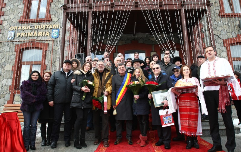 EVENIMENT / Izbaşa şi Brânză au tăiat porcul la Gura Diham / GALERIE FOTO