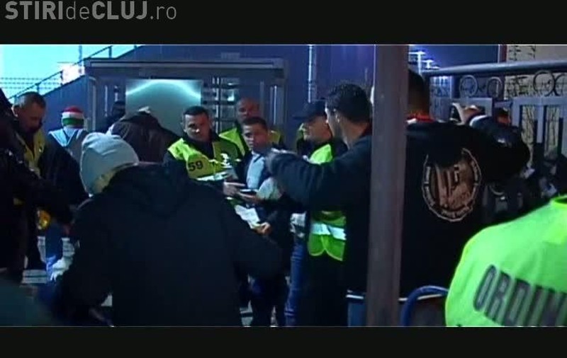 Securitate maximă la Cluj! Suporterii dinamovişti, dezbrăcaţi şi descălţaţi la intrarea pe stadion